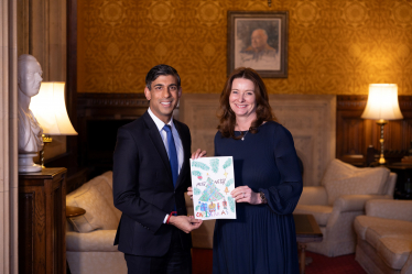 Gillian Keegan with Prime Minister Rishi Sunak and the winning Christmas card design